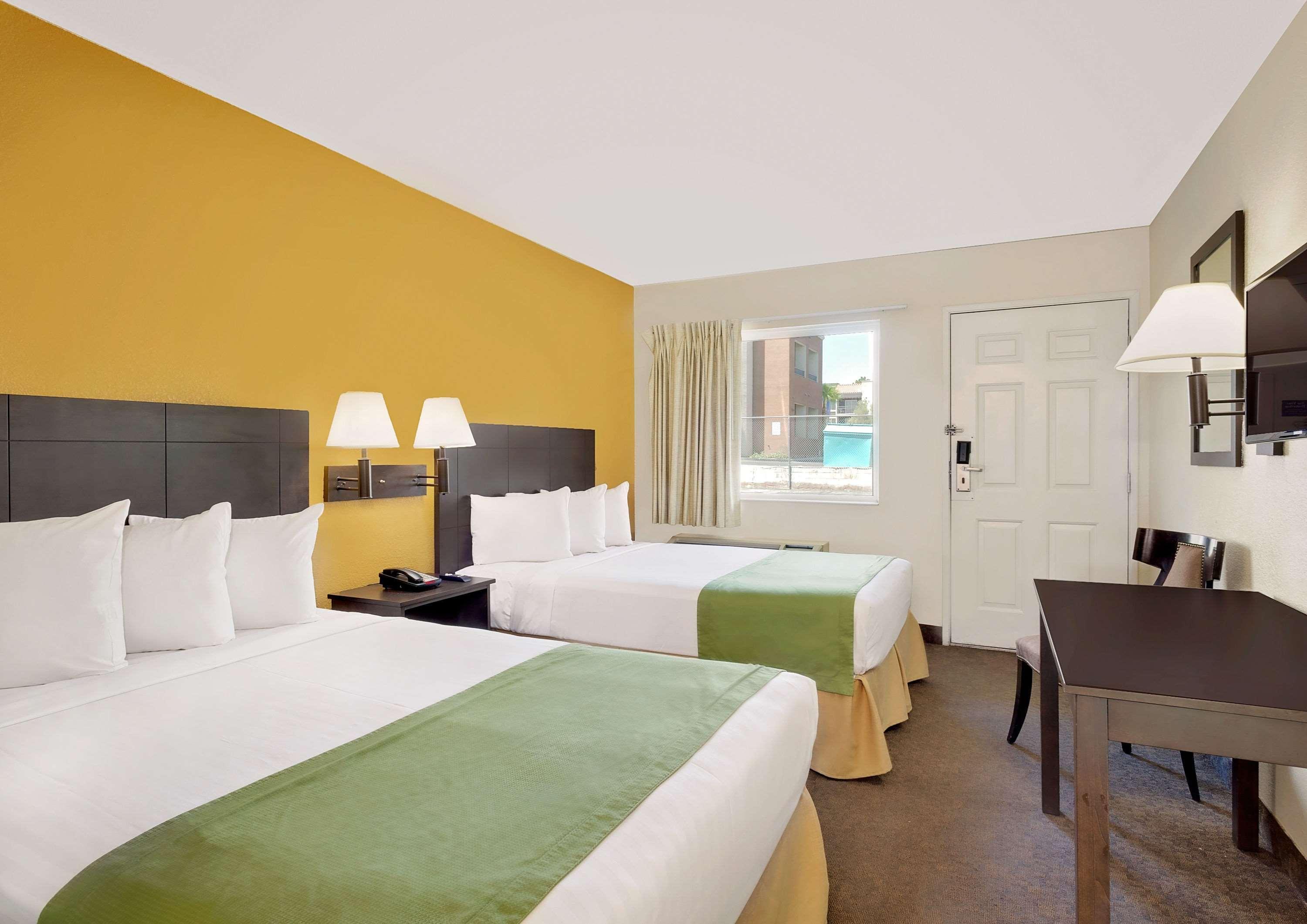 ฮาวเวิร์ด จอห์นสัน บาย วินด์แฮม ลาสเวกัส เนียร์ เดอะ สตริป Motel ภายนอก รูปภาพ